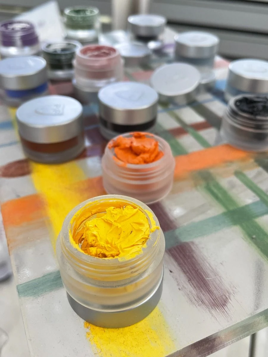 HD Cream Liner 4 HD Cream Liner - Image 2